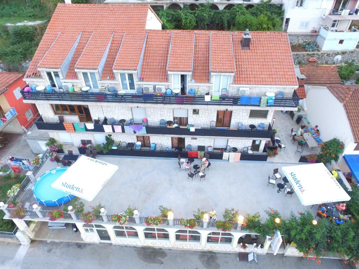 Pansion Antunovic Hotel Trpanj Eksteriør billede