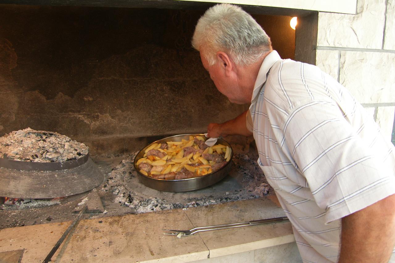 Pansion Antunovic Hotel Trpanj Eksteriør billede